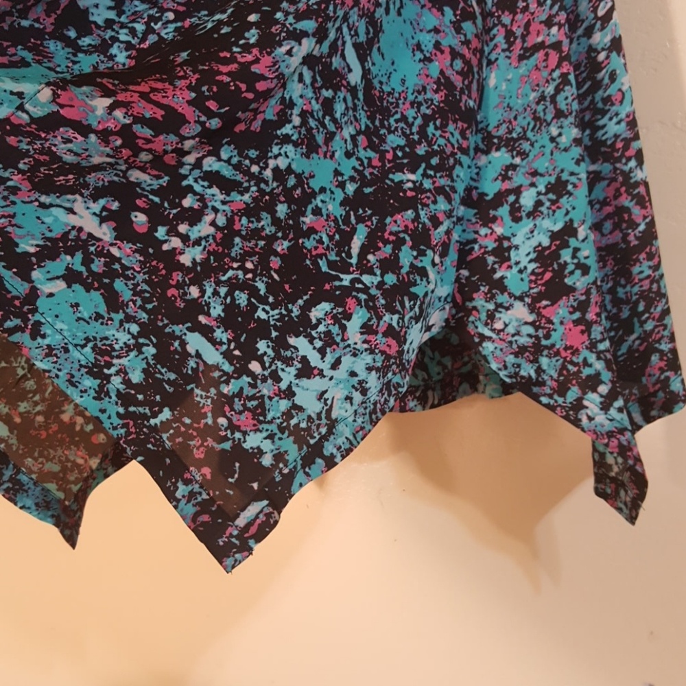 Sleeveless sharkbite handkerchief - Picture 6 of 6